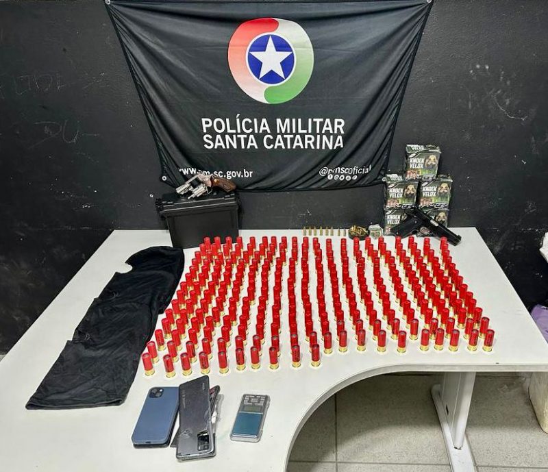 Policiais receberam den&uacute;ncias de tr&aacute;fico e com&eacute;rcio de muni&ccedil;&atilde;o – Foto: Pol&iacute;cia Militar/Reprodu&ccedil;&atilde;o/ND