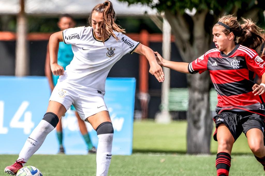 Futebol Feminino - Larissa Pereira, jogadora do Flamengo, foi