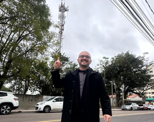 Adviser Nicola Martins, who spearheaded the movement that made it easier to pass 5G antenna laws, has been taking to social media to mark the arrival of the technology well ahead of schedule.  – Photo: Disclosure