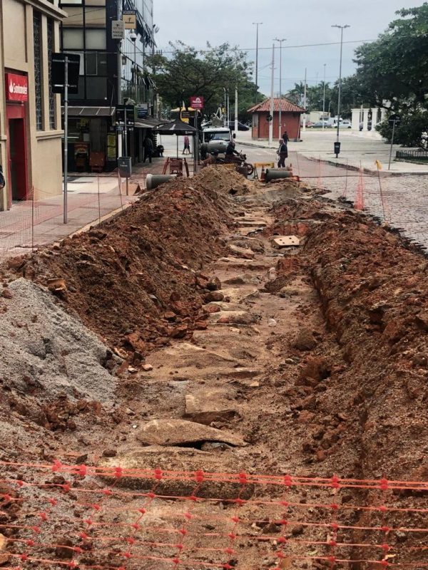 Trecho na pra&ccedil;a XV, entre as ruas Jo&atilde;o Pinto e Tiradentes, est&aacute; recebendo estudo arqueol&oacute;gico mais apurado- Foto: Divulga&ccedil;&atilde;o/ND