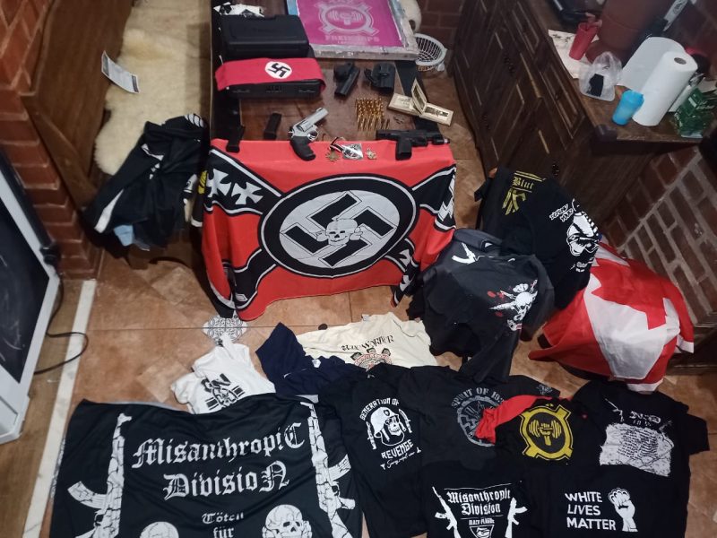 Material de apoio ao neonazismo foi apreendido 