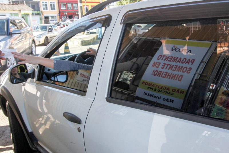 Atualmente, pagamento s&oacute; em dinheiro, se n&atilde;o, a Justi&ccedil;a toma os recursos por causa do passivo trabalhista e fiscal milion&aacute;rio da Aflov – Foto: Leo Munhoz/ND