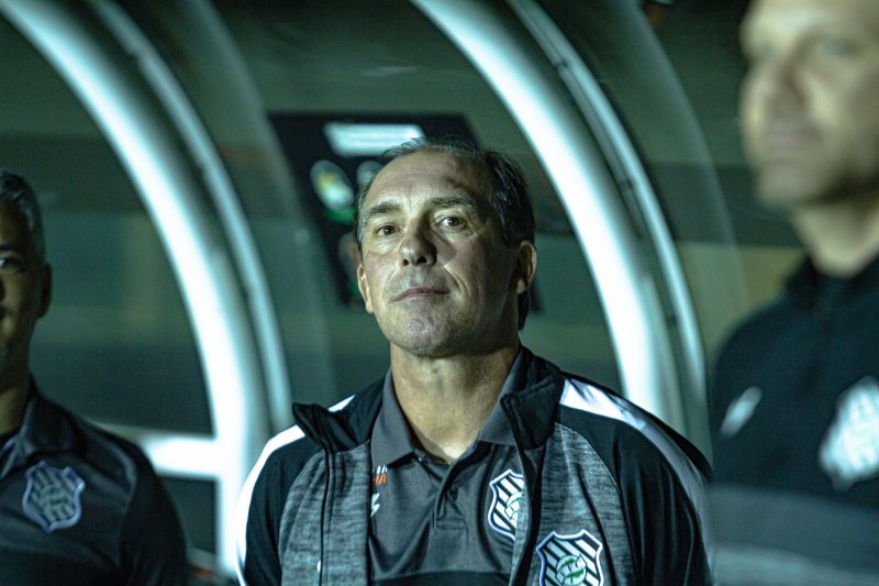 At&eacute; aqui, Paulo Baier est&aacute; repetindo o mesmo dos ex-treinadores do Figueirense da temporada: colher maus resultados. O problema &eacute; o treinador?&nbsp; – Foto: Patrick Floriani/FFC/ND