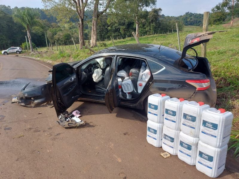 No carro estavam 800 litros de agrotóxico.
