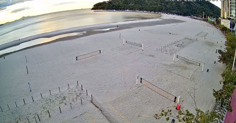 Lagoa se formou em trecho da praia na Barra Sul