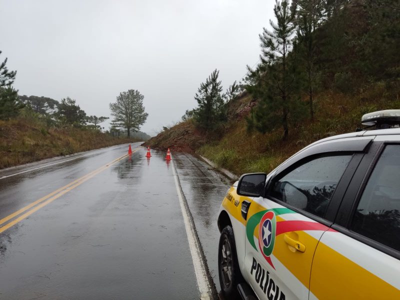 Rodovia SC-114, na Serra, est&aacute; com uma pista interditada – Foto: PMRV/Divulga&ccedil;&atilde;o/ND