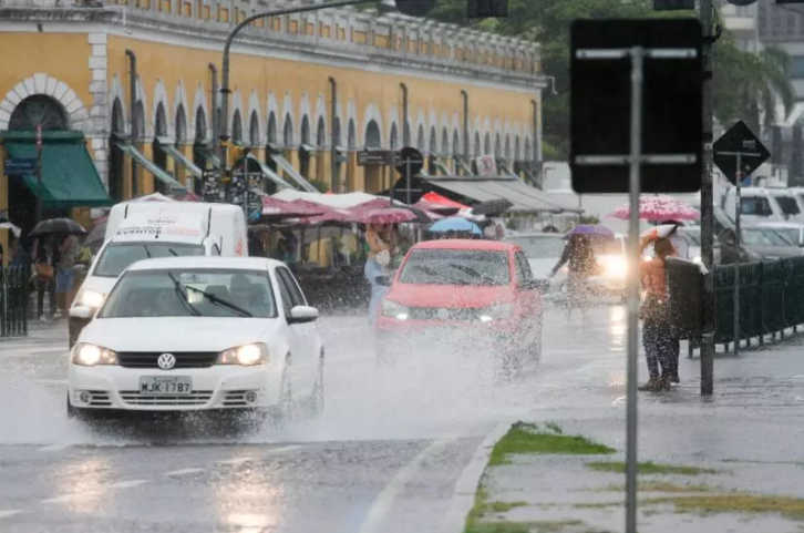 Ao todo,&nbsp; 9 ruas de Florian&oacute;polis tamb&eacute;m apresentaram alagamentos – Foto: Leo Munhoz/ND