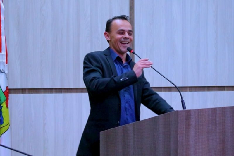 Jeferson Chupel durante a elei&ccedil;&atilde;o nesta sexta-feira (7) – Foto: NDTV