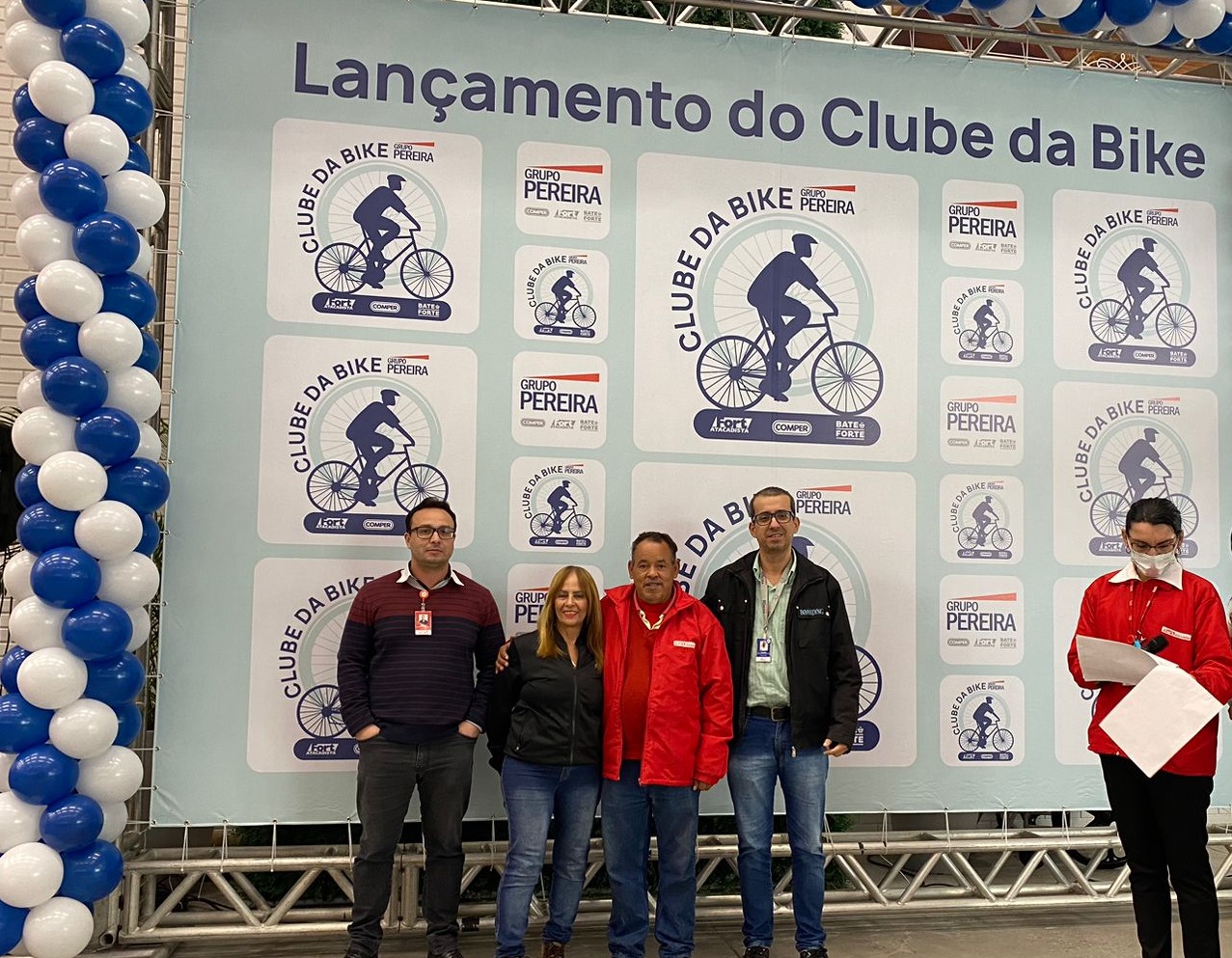 Fort Atacadista De São José Entrega 54 Bicicletas Para Colaboradores Em