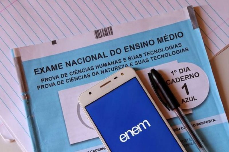 Antes de come&ccedil;ar a escrever a reda&ccedil;&atilde;o, &eacute; importante realizar um planejamento textual para evitar fugir do tema, trechos desconexos e desrespeito aos direitos humanos. A estrutura deve ser obrigatoriamente dissertativo-argumentativa. “&Eacute; importante fazer um link entre as ideias, para n&atilde;o ficar nada solto”, diz a professora. Vale lembrar que partes deliberadamente desconectadas do tema proposto zeram o texto – Foto: Reprodu&ccedil;&atilde;o/ Escola Educa&ccedil;&atilde;o