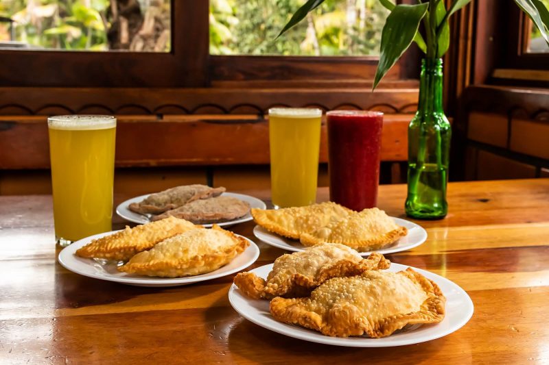 Sabores t&iacute;picos da culin&aacute;ria alem&atilde; est&atilde;o em recheios de past&eacute;is dessa pastelaria do Caminhos de Dona Francisca – Foto: Mtur/Divulga&ccedil;&atilde;o