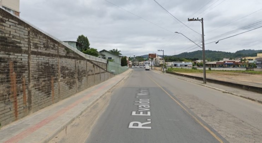 Menino De 11 Anos Fica Gravemente Ferido Ao Colidir De Bicicleta Contra ...