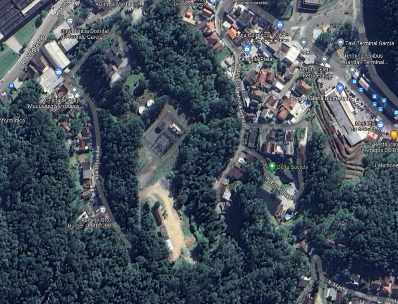 Terreno avaliado em R$ 32 milh&otilde;es fica nos fundos do Ambulat&oacute;rio Geral do Garcia e da Intend&ecirc;ncia Distrital foi uma das garantias propostas pela empresa nesta ter&ccedil;a-feira (11) – Foto: Google Earth/Divulga&ccedil;&atilde;o/ND