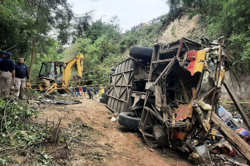 Acidente com ônibus provocou morte de 29 pessoas e deixou 19 pessoas feridas no estado mexicano de Oaxaca