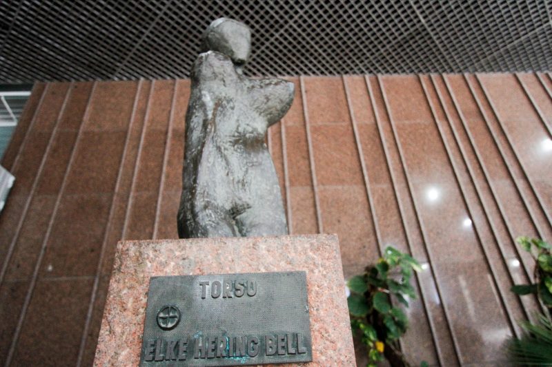 Escultura Torso de Elke Hering em Florian&oacute;polis – Foto: Leo Munhoz/ND