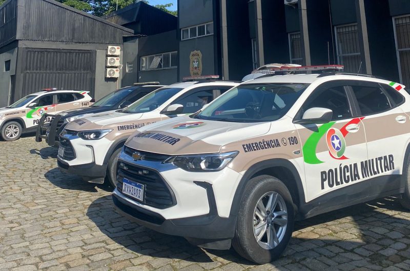 A vítima pediu socorro e ao perceber pessoas se aproximando, o homem fugiu pelo mato