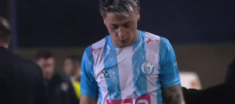 Jogador que fez xixi em campo é expulso