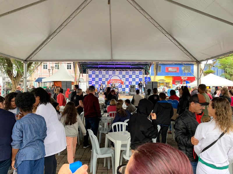 Palco recebe in&uacute;meras apresenta&ccedil;&otilde;es ao longo do evento – Foto: NDTV