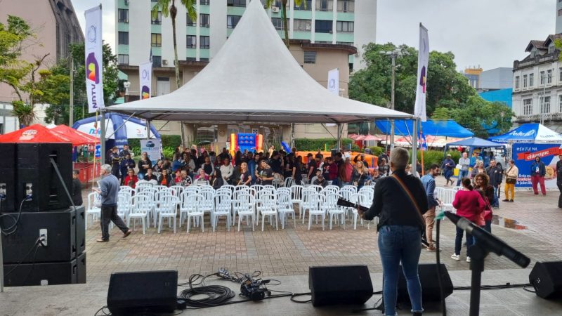 Palco recebe in&uacute;meras apresenta&ccedil;&otilde;es ao longo do evento – Foto: NDTV