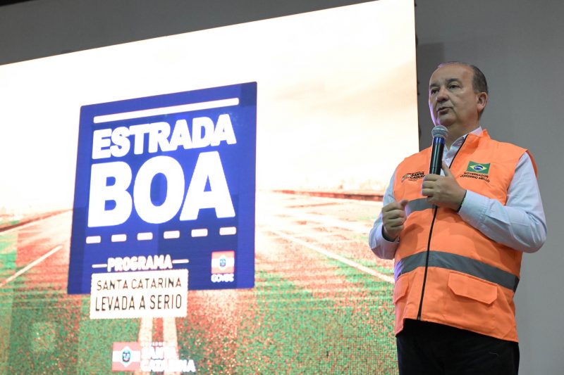 The Estrada Boa program was launched by Jorginho Mello (Poland) – Photo: Eduardo Valente/SECOM/ND