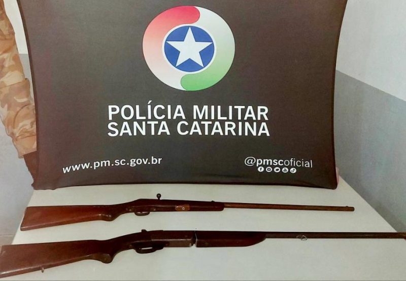 Espingardas foram encontradas após os tiros no interior 