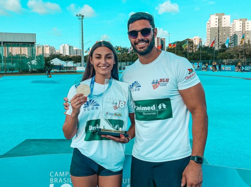 Competindo na prova do heptatlo, a atleta supera a marca de pontos feitos no ano passado na competição 