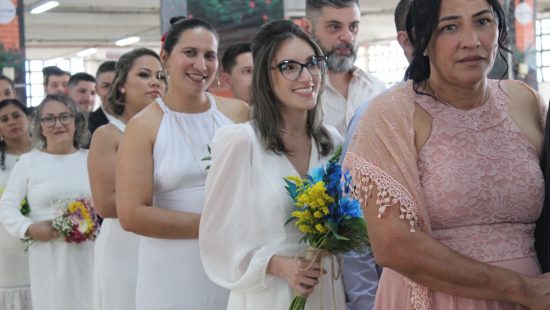 Casamento coletivo celebra a união de 21 casais em Brusque