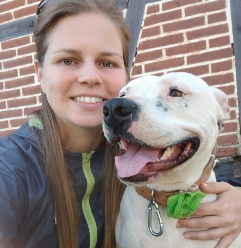 Melissa Juliete Meisen conta sua hist&oacute;ria de amor pela pitbull que protagonizou fato inusitado em SC – Foto: Melissa Juliete Meisen/Arquivo Pessoal/Divulga&ccedil;&atilde;o/ND