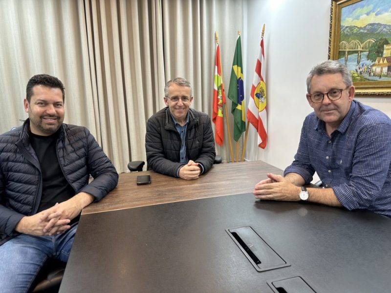 A comissão Oktoberfest reúne representantes de diversos órgãos e entidades que atuam na segurança da festa 