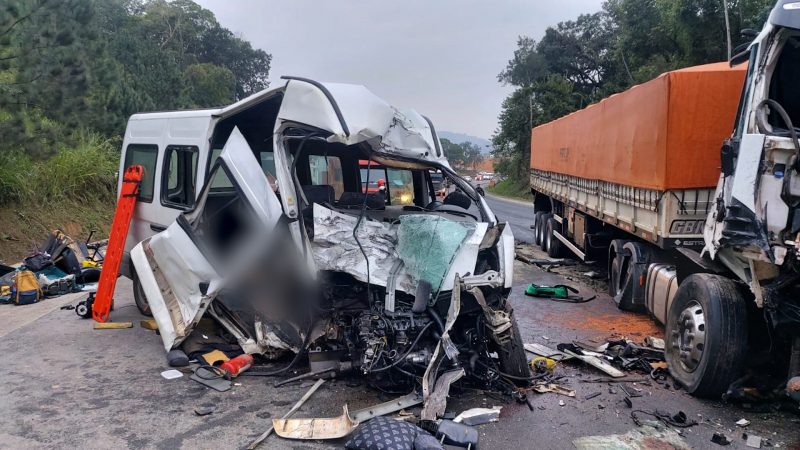 Vítimas de acidente na BR-470 seguem internadas 