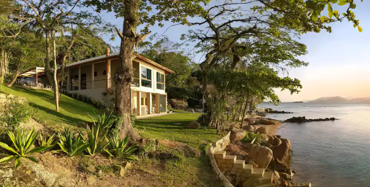 Casas de Florianópolis e Lauro Muller figuram entre as cinco preferidas da plataforma - Foto: Airbnb/Reprodução/ND
