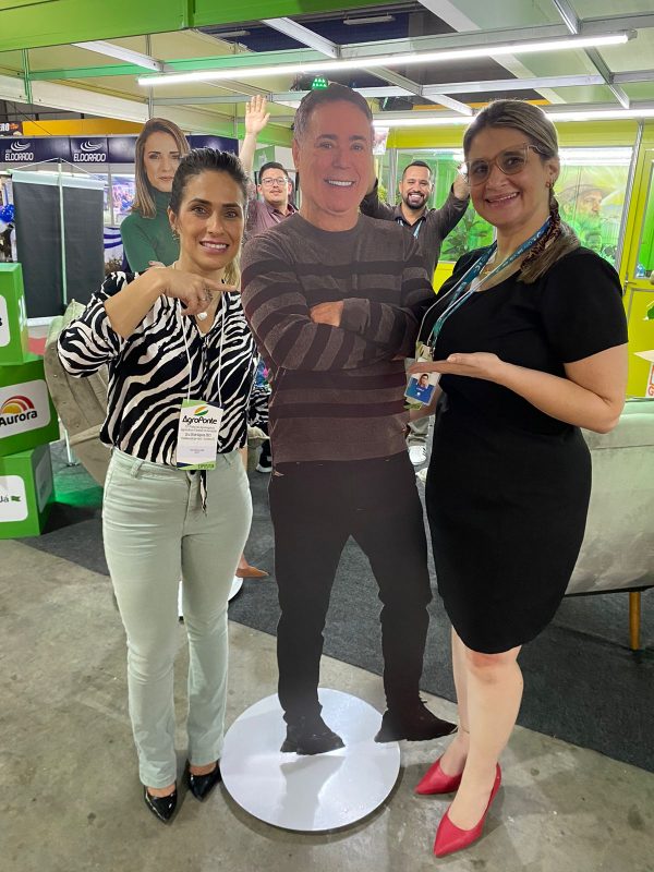 Gerente comercial da NDTV Crici&uacute;ma,&nbsp; Ana Juma e seu time Carla, Fl&aacute;vio e Ra&uacute; – Foto: Arquivo pessoal/NDTV