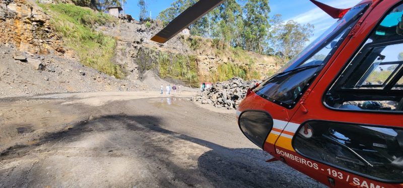 Trabalhador de pedreira fica gravemente ferido após cair de 30 metros de altura no Alto Vale 
