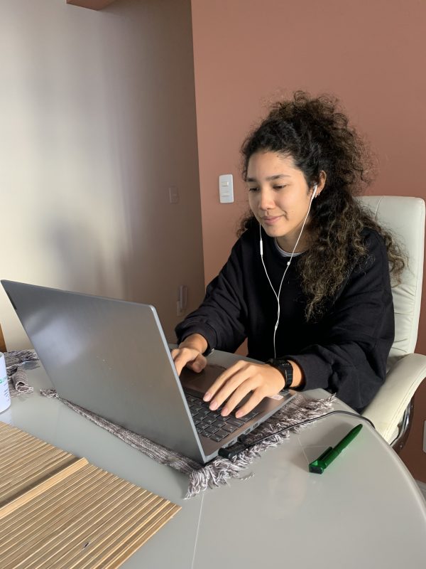 Amanda Namie da Mata buscou especializa&ccedil;&otilde;es online durante os anos de pandemia – Foto: Arquivo pessoal/ND