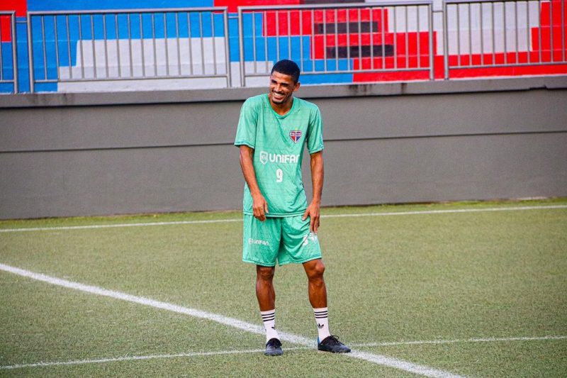 Deon passou mal durante o treino do time – Foto: @BahiadeFeira/ Reprodu&ccedil;&atilde;o/ ND