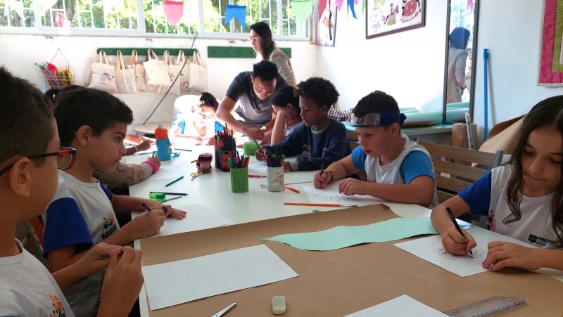 Aula sobre inteligência emocional na sede Monte Verde do Programa Bairro Educador