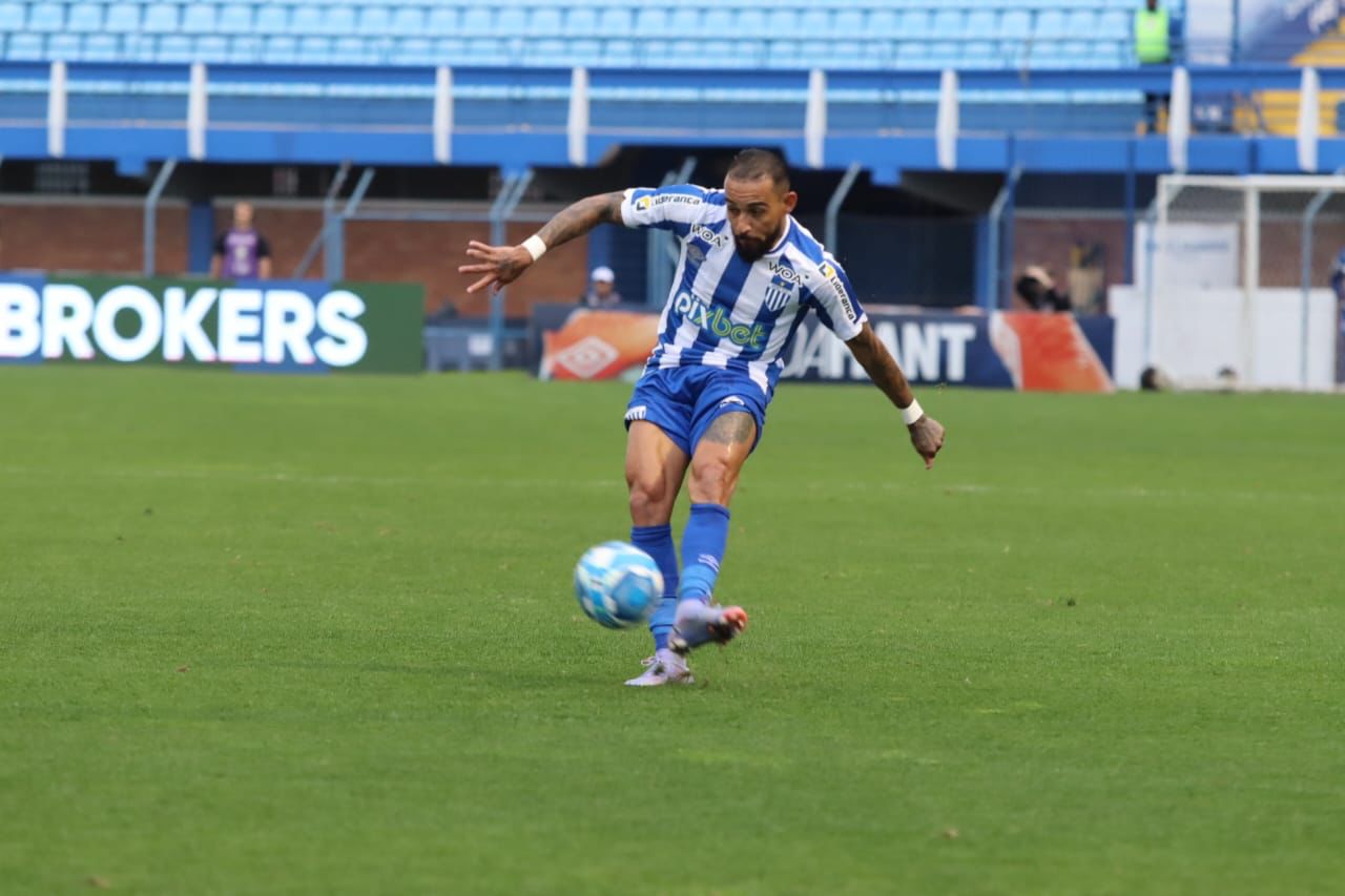 Avaí perde para o Sport, chega a seis jogos sem vencer e permanece no Z-4  da Série B - NSC Total