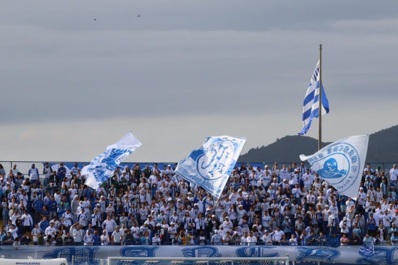 Torcida do Ava&iacute; compareceu em bom n&uacute;mero, em Florian&oacute;polis: quase 10 mil pessoas – Foto: Ava&iacute; FC/Divulga&ccedil;&atilde;o/ND