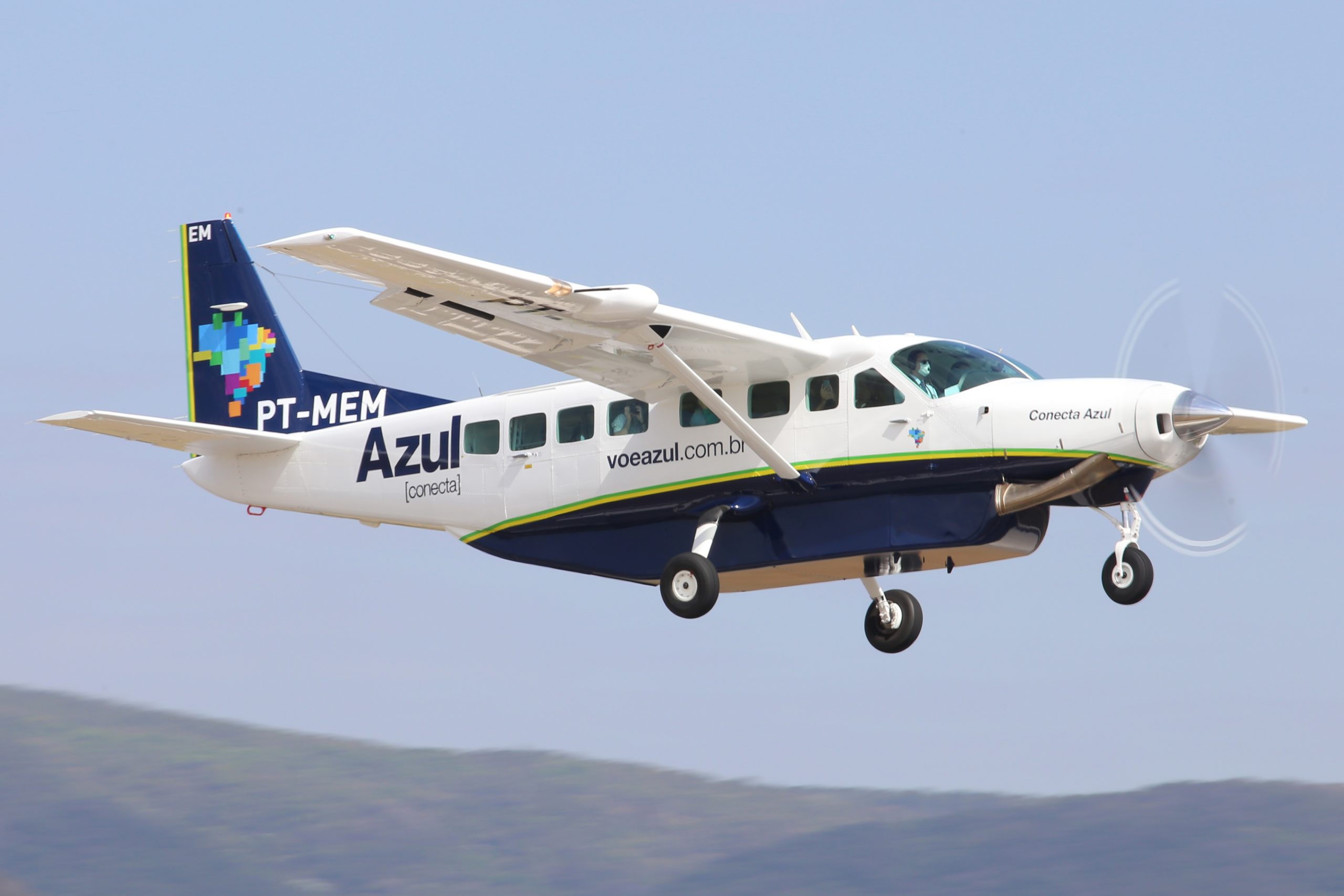 Viagem até 6 vezes mais rápida: nova rota de voos reduz trajeto entre Blumenau e Florianópolis - QTU Questões do Universo