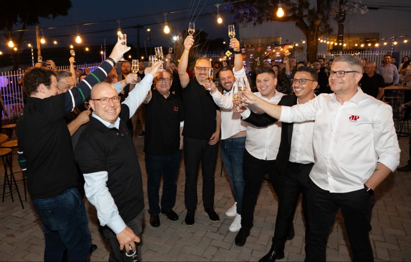 Um brinde &agrave; inaugura&ccedil;&atilde;o da Jovem Pan Chapec&oacute;. Foto: Michel Kuntze/ND