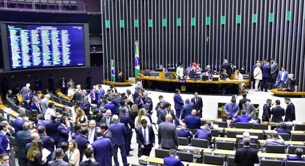 Deputados aprovaram o reajuste do sal&aacute;rio m&iacute;nimo – Foto: Zeca Ribeiro/C&acirc;mara dos Deputados