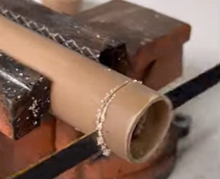 Vídeo ensina passo a passo de invenção para acabar com o problema de pia entupida 