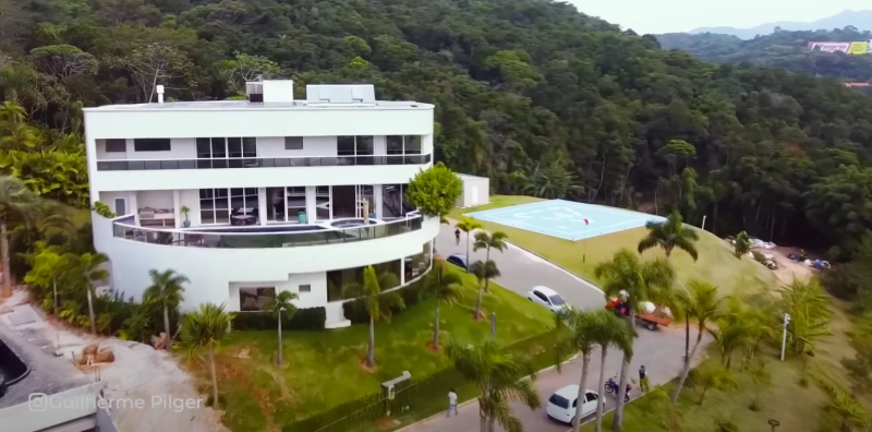 Mansão foi anunciada por R$ 19,5 milhões