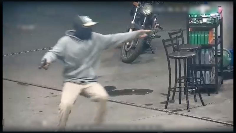 Quadrilha armada assaltou o estabelecimento na noite de quinta 