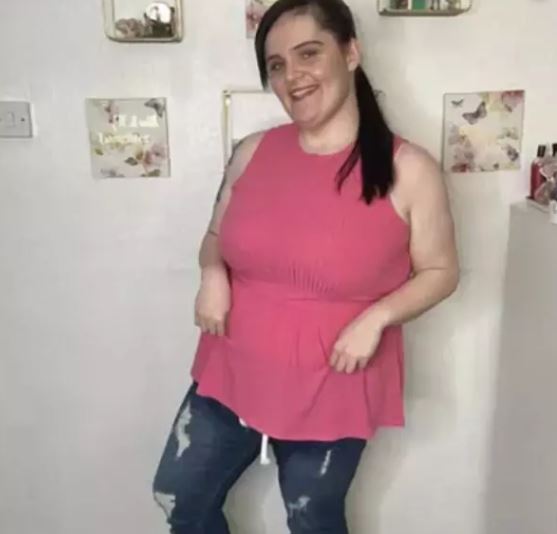 A mulher esperou por mais de 11 meses para a cirurgia de retirada do cisto gigante