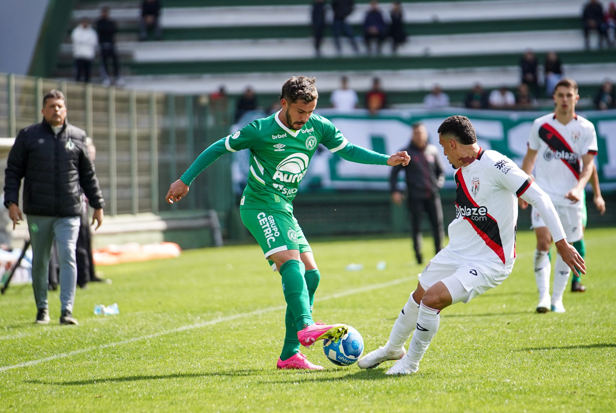 Chapecoense Sofre Gol Nos Acréscimos, Perde Em Casa E Segue No Z-4 Da ...