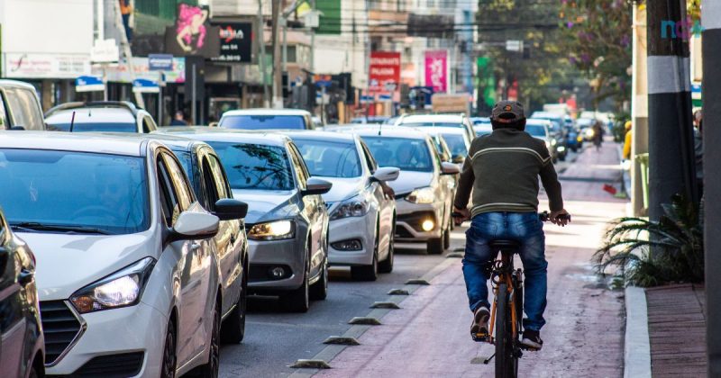 Cidades de grande porte, ou seja, com mais de 300 mil habitantes, puxaram superavit de Santa Catarina registrado em 2023