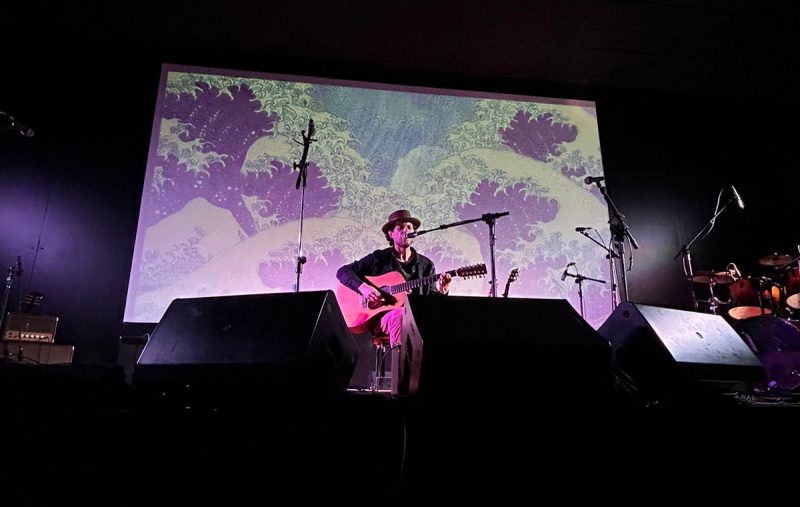 Daniel Arena abriu a 9&ordf; Semana do Rock Catarinense no palco do Cinema do CIC – Foto: divulga&ccedil;&atilde;o