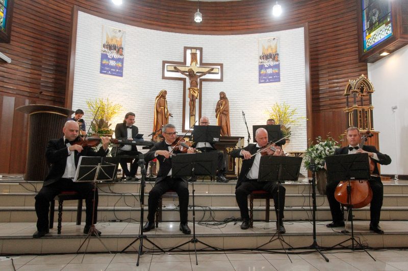 Igreja Santa Catarina de Alexandria teve m&uacute;sica erudita – Foto: LEO MUNHOZ/ND