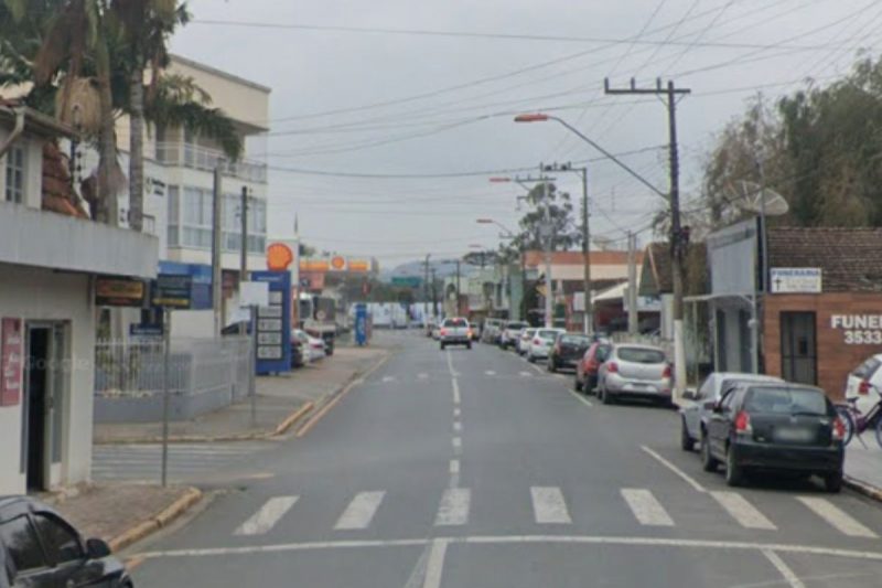 Jovem que morreu após ser baleado e esfaqueado é identificado 